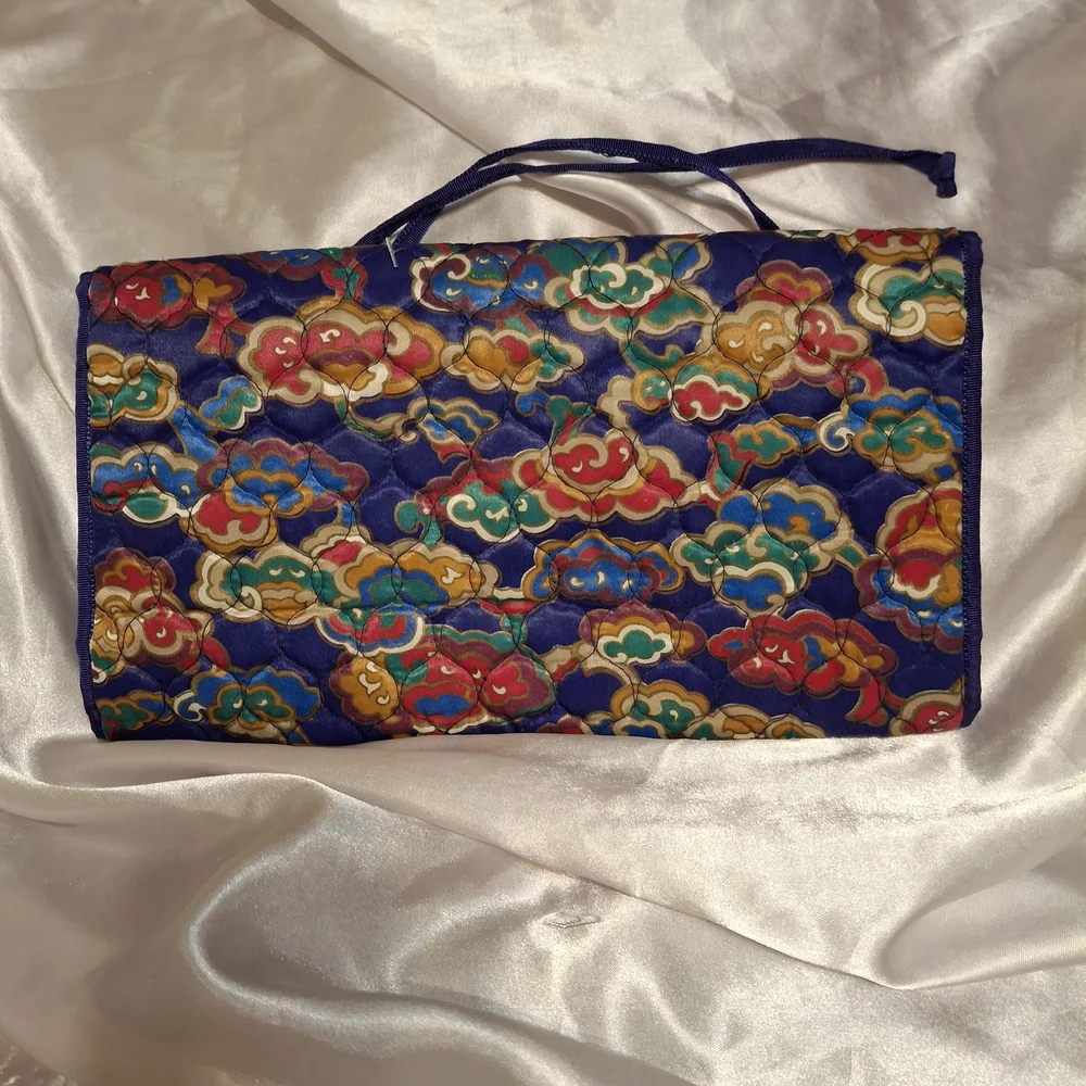 Oscar De La Renta Vibrant Quilted Travel Jewelry Organizer with Floral Pattern
